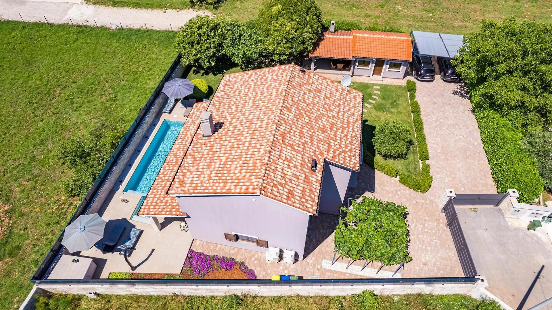 Villa Roma Pola 0*,